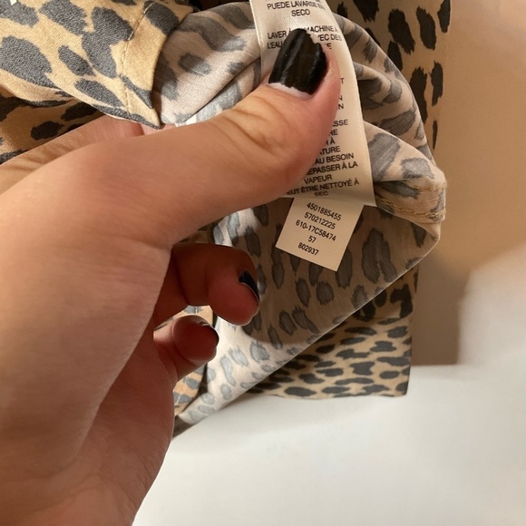 Chico’s Leopard Print Button Down Blouse Size Medium - Picture 5 of 6